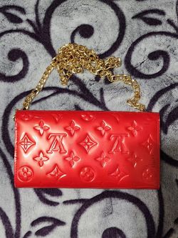 red louis vuitton bag with gold chain
