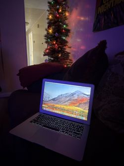 MacBook Air 2017, Prestine Condition.