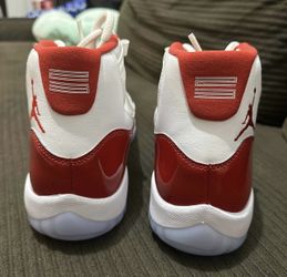 JORDAN 11 Cherry