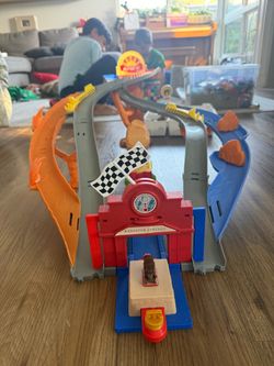 Disney - Pixar Cars Radiator Springs Race & Rescue Rescue Road Raceway Playset