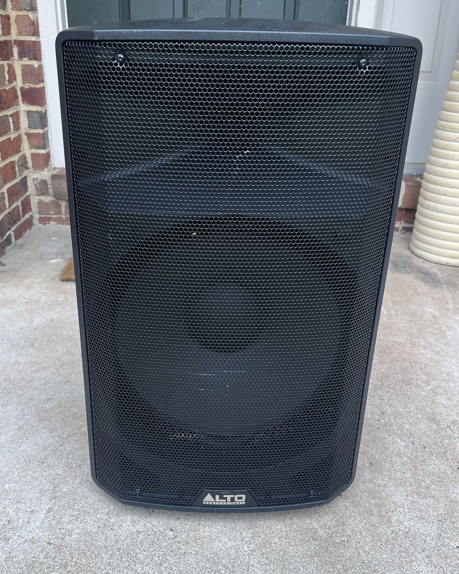 Alto TX315 15” 2-Way Powered Loudspeaker 