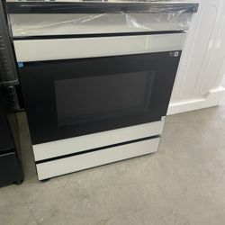 Samsung Induction Range W/ Air Fryer 