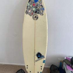 Surfboard (5’10)