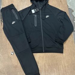 Nike Tech Sweatsuit Small men’s 