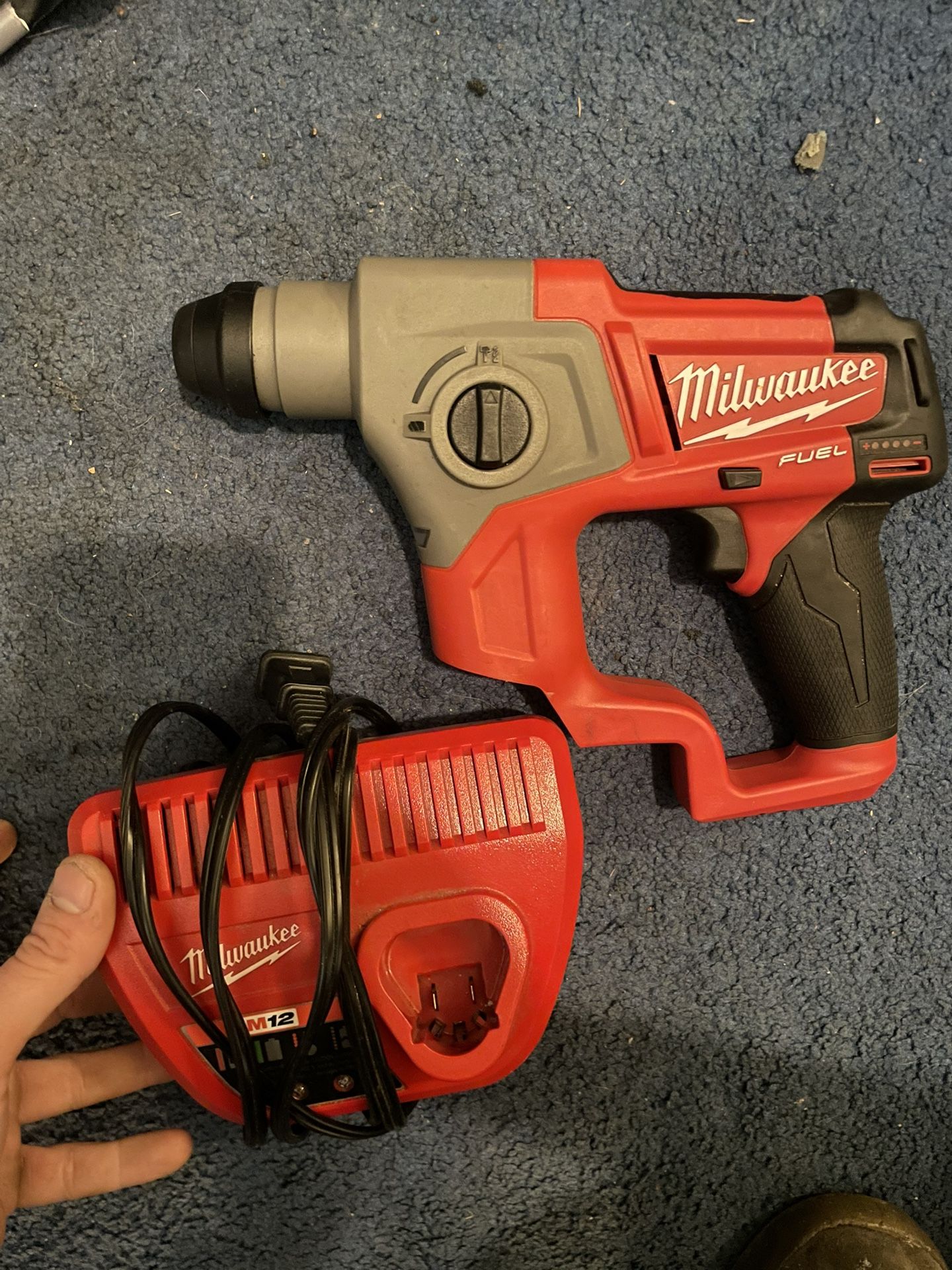 Milwaukee - M12 FUEL 12V Lithium-Ion Brushless Cordless 5/8 in. SDS-Plus Rotary Hammer Kit