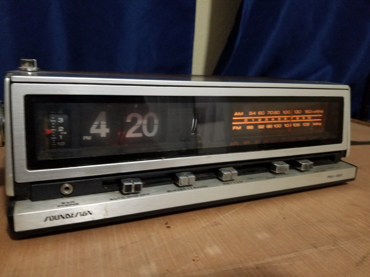 vintage soundesign flip clock