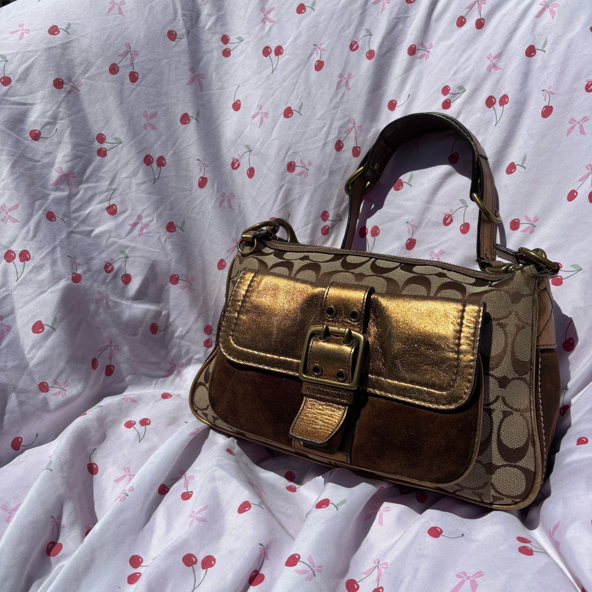 Coach 2004 fall edition large shoulder bag