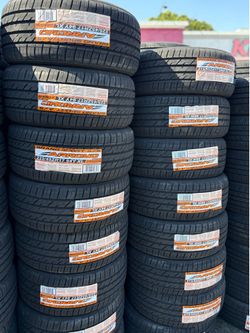 215/55/17 vendo set de llantas nueva con 50,000 millas de garantía