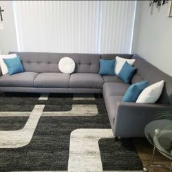 GORGEOUS COUCH SECTIONAL 