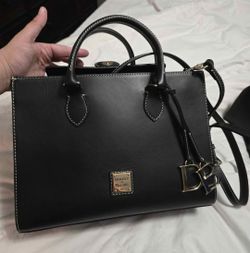 Dooney & Burke Purse (PRICE NEGOTIABLE)