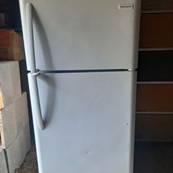 Frigidaire Refrigerator 