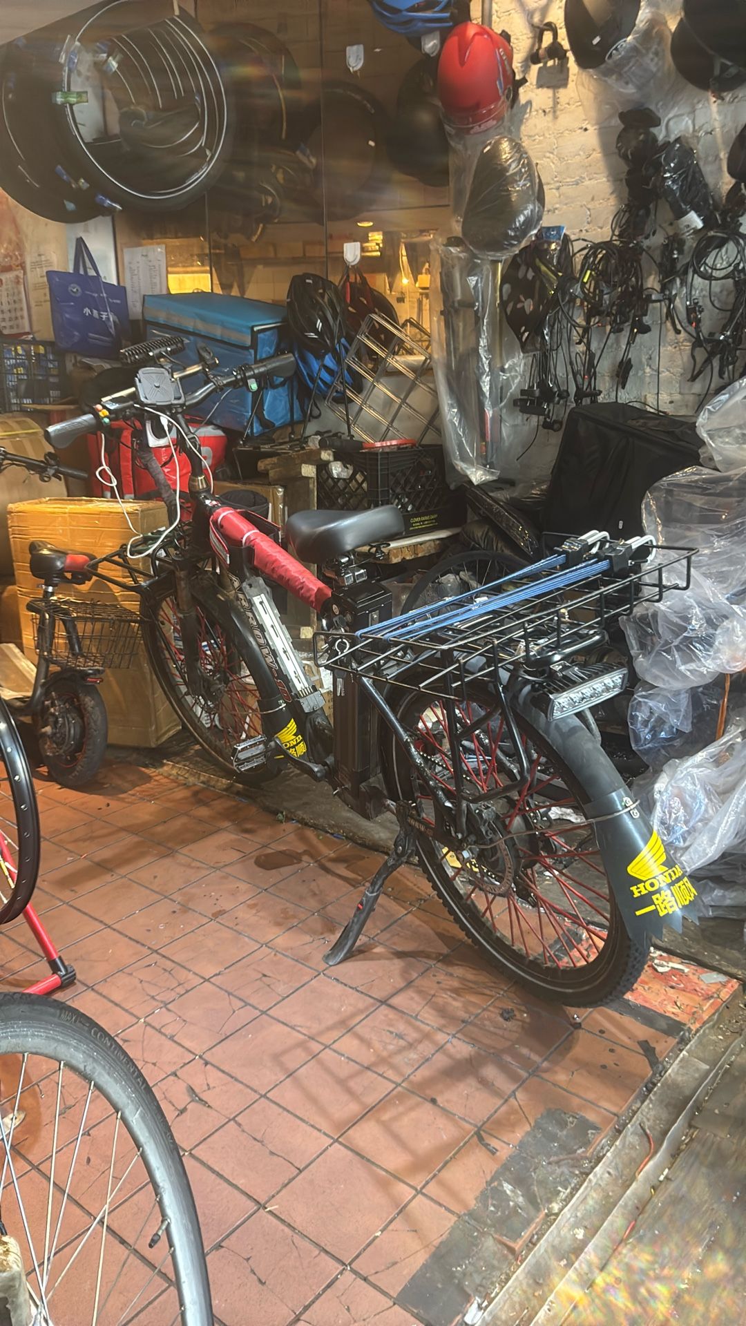 Arrow 10 E-bike With 2 Batteries And Keys. 3 Chargers Included.