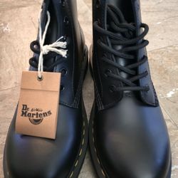 Doc Marten 101 Smooth Leather Ankle Boots