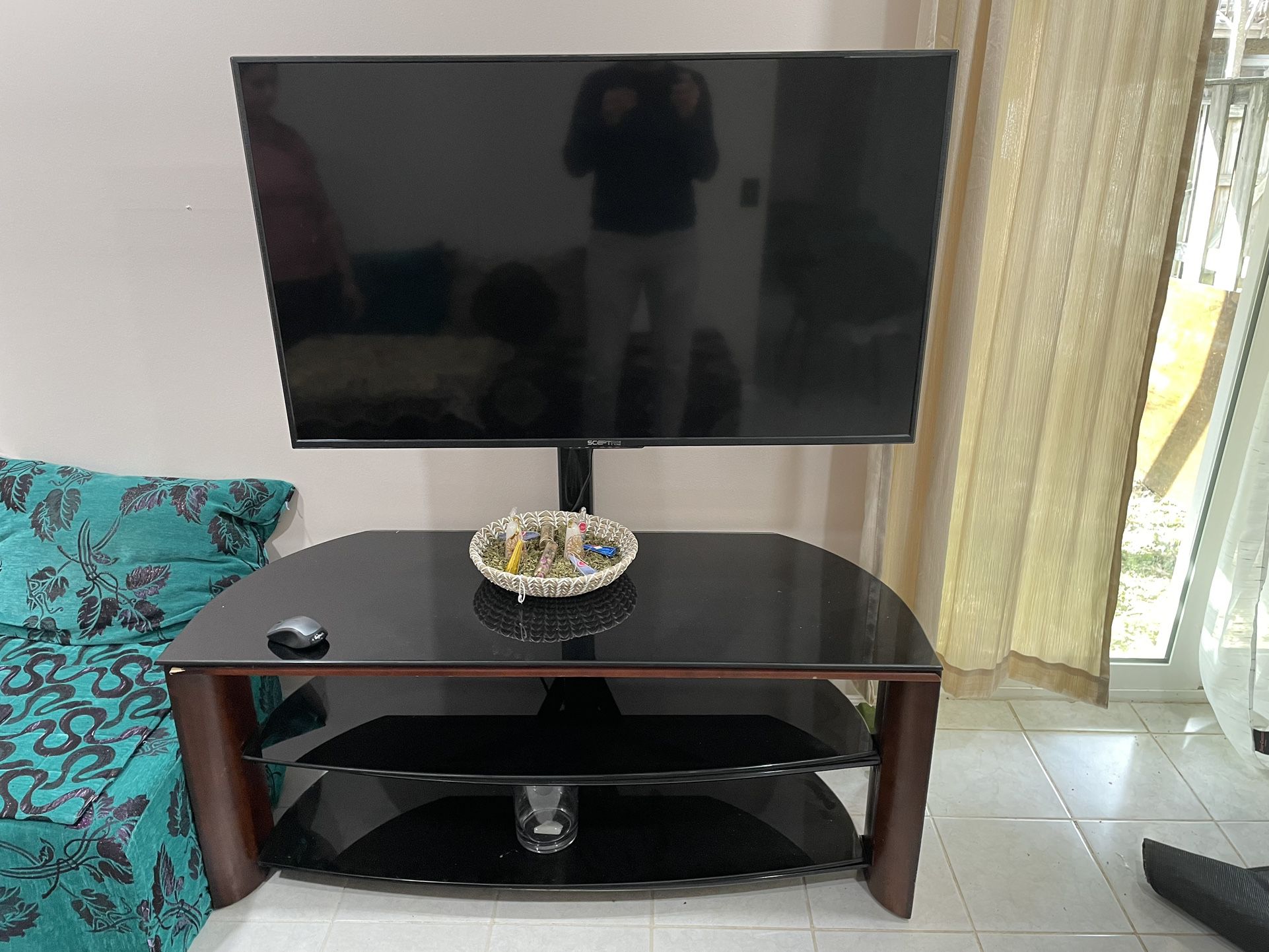 50 Inch Sceptre TV With Table Stand