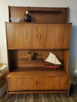Mid Century Sideboard Credenza Buffet and Hutch Display Cabinet