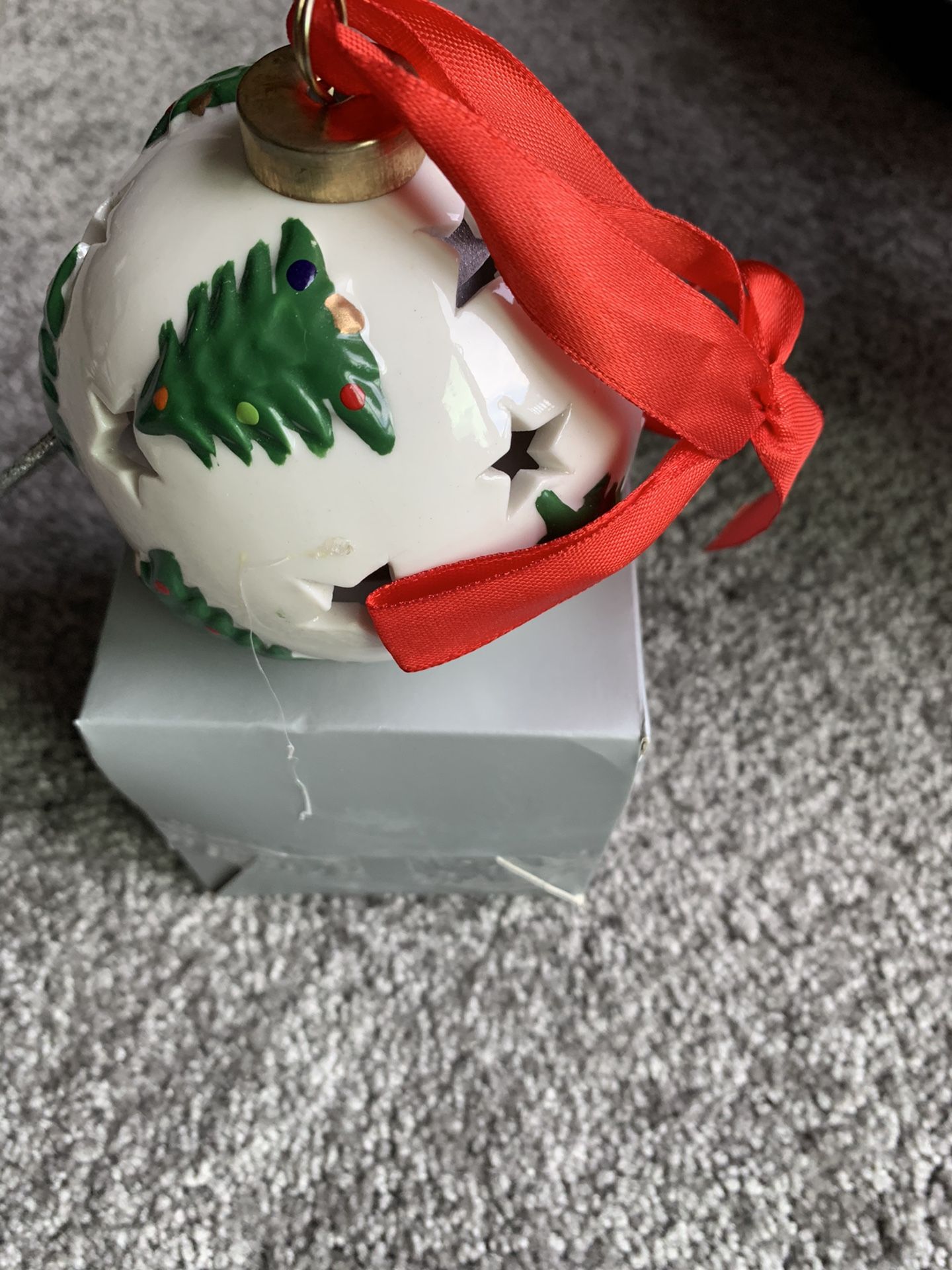 Free ceramic Christmas ornament