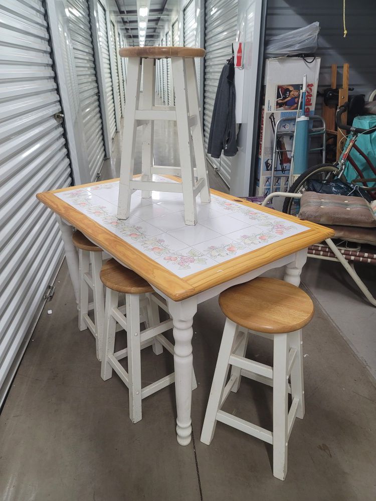 Small kitchen table with 4 barstools. Measurements in description.