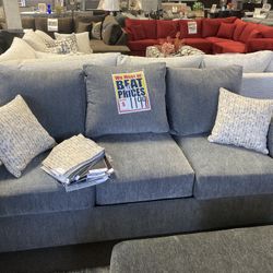 Lovely Sleeper Sofa ✨🤍 Easy Financing Available 😁👍 Free Delivery 📦 