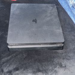brand new ps4 slim used twice 