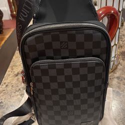 Louis Vuitton Avenue Slingbag NM