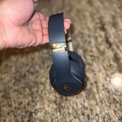 Beat Studio Headphone & Apple MacBook