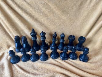 16pc 4.5” Weighted Black Plastic Chess Pieces