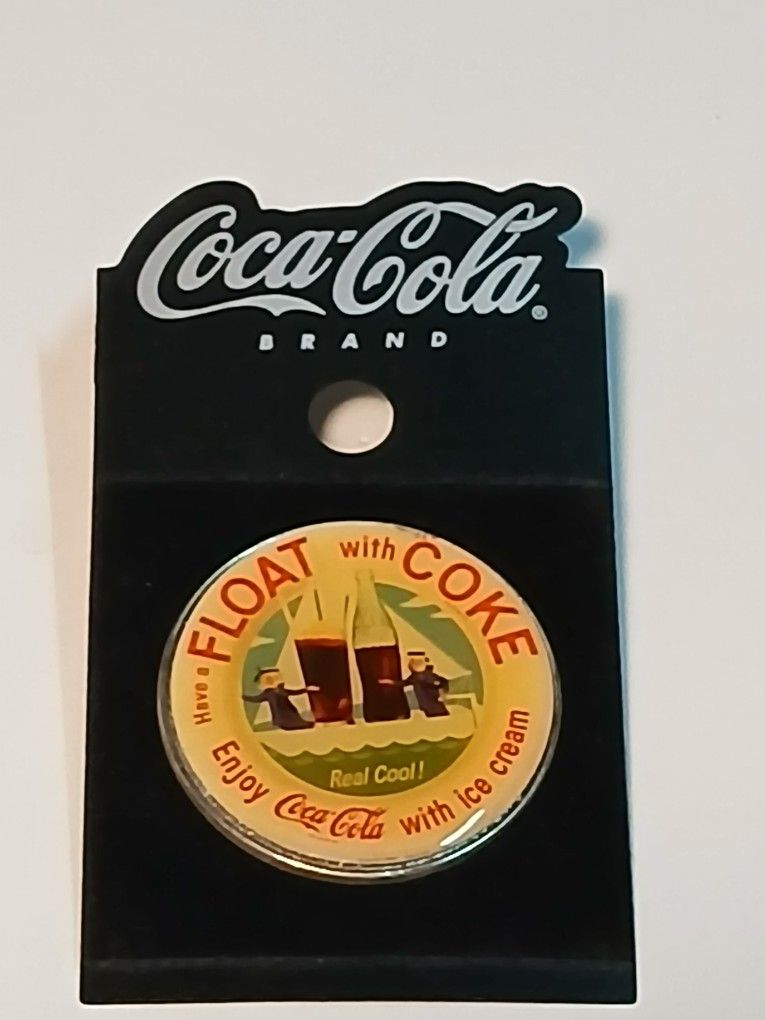 Coca-Cola Vintage Style Promotional Pinback NOC