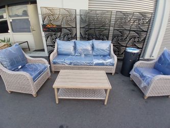 New patio set 4 pc