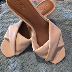 NORDSTROM SHOES.  "NEW"