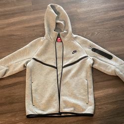 Nike Tech small men’s 