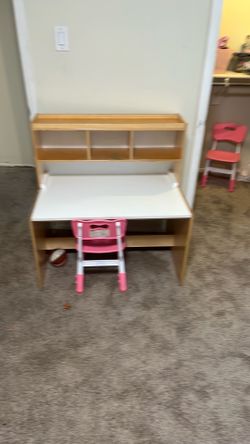 Kids desk