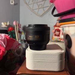 Nikon Nikkor 35mm 1.8 lens