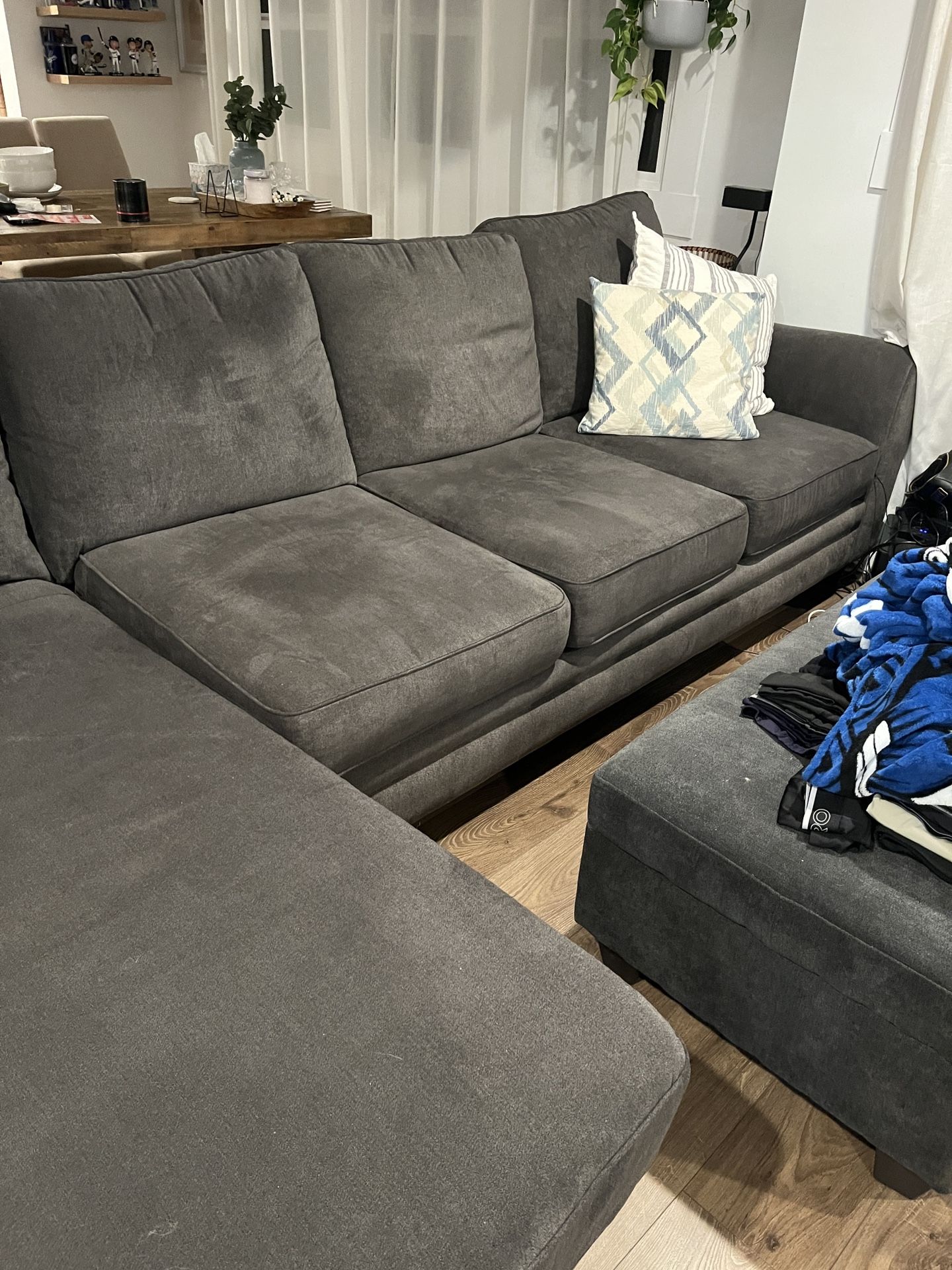 Living Spaces Dark Gray Sectional Sofa With Left Chaise