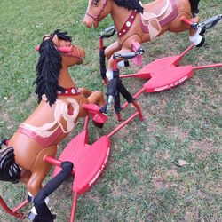 DOS CABALLOS MUY BUENAS CONDICCIONES SOLO 125$ CADA UNO RADIO FLYER ROCKING HORSE