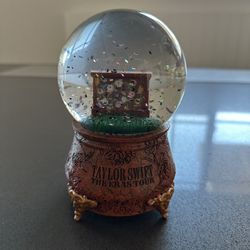 Taylor Swift  The Eras Tour Acoustic Piano Snow Globe New In Hand