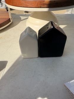 Salt and pepper shaker