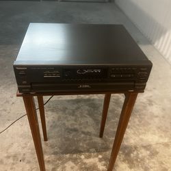 Technics SL-PD888 MASH 5 Disc Rotary Changer  Compact Disc CD Player w/RCA wires. Used in good condition with some cosmetic blemishes. These blemishes