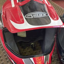 I have these 3 helmets for $ 100 the 3 together only that the red one is missing the plastic lens that covers his face