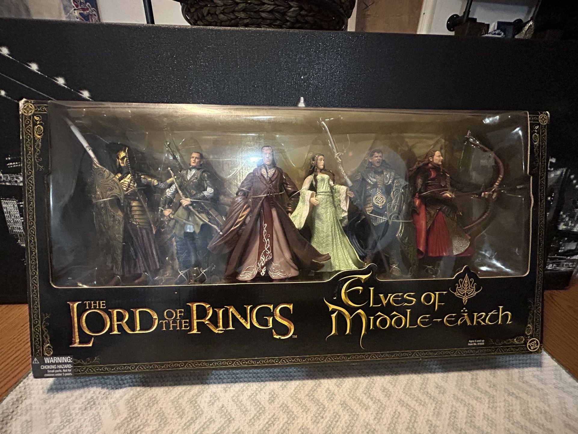 Elves of Middle-earth" action figure set from The Lord of the Rings. The set was produced by Toy Biz and released around 2005. 
