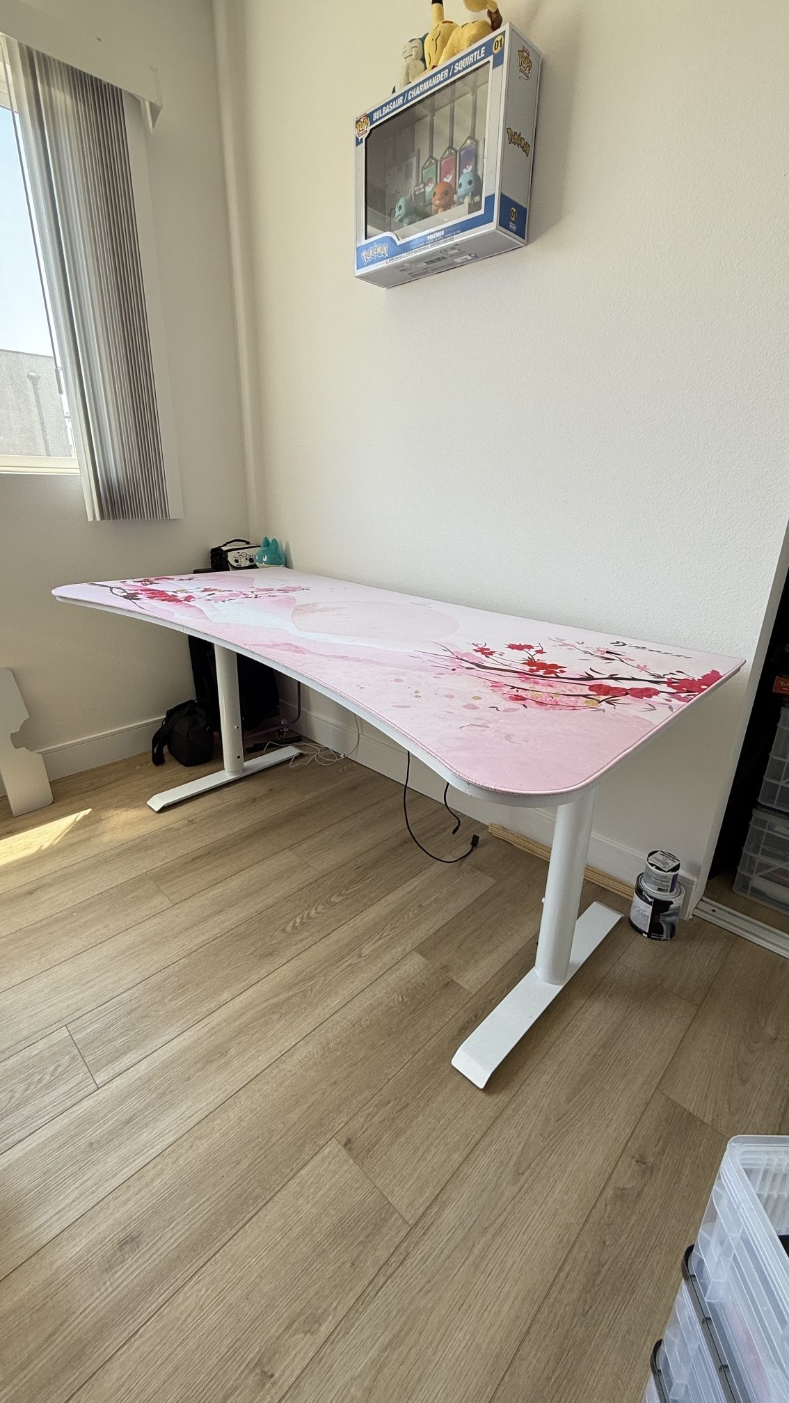 Arozzi Arena Gaming Desk – White w/ Cherry Blossom Mouse Mat