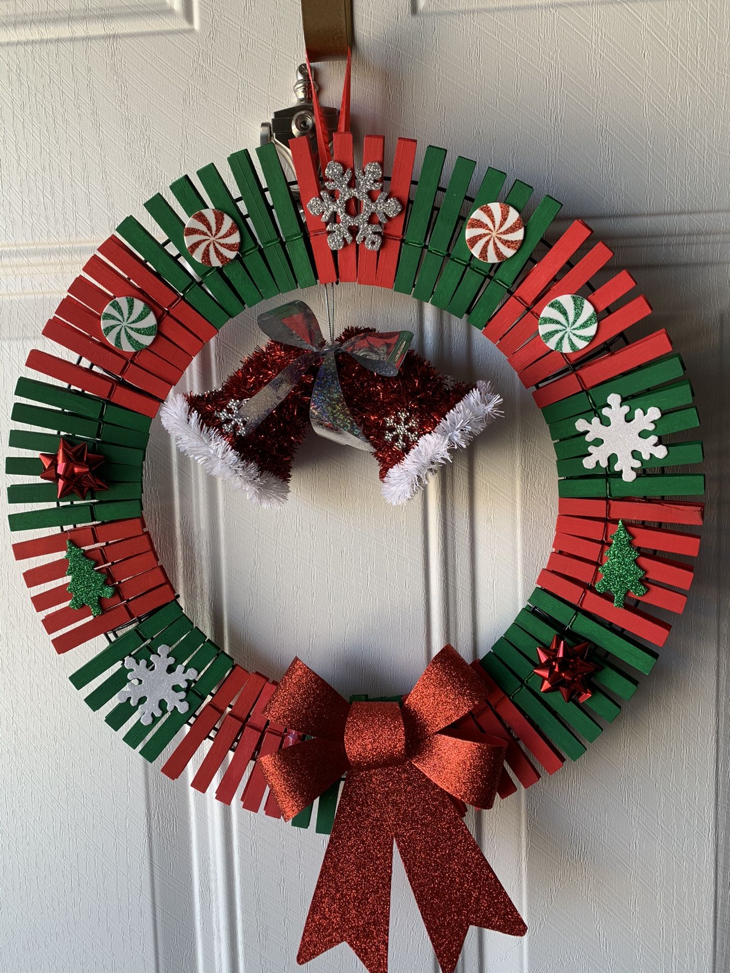 Christmas 🎄 Clothes Pin Wreaths Large $20, Small $10