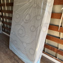 Queen Memory Foam Mattress 