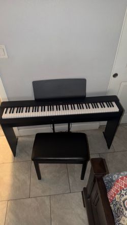 Yamaha P-225 digital piano