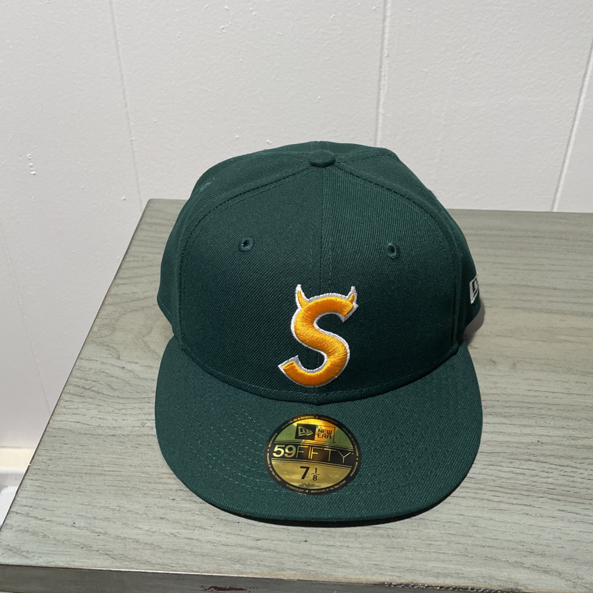 Supreme Fitted Hat 7 1/8