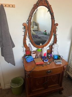 Mirror with one drawer and small closet