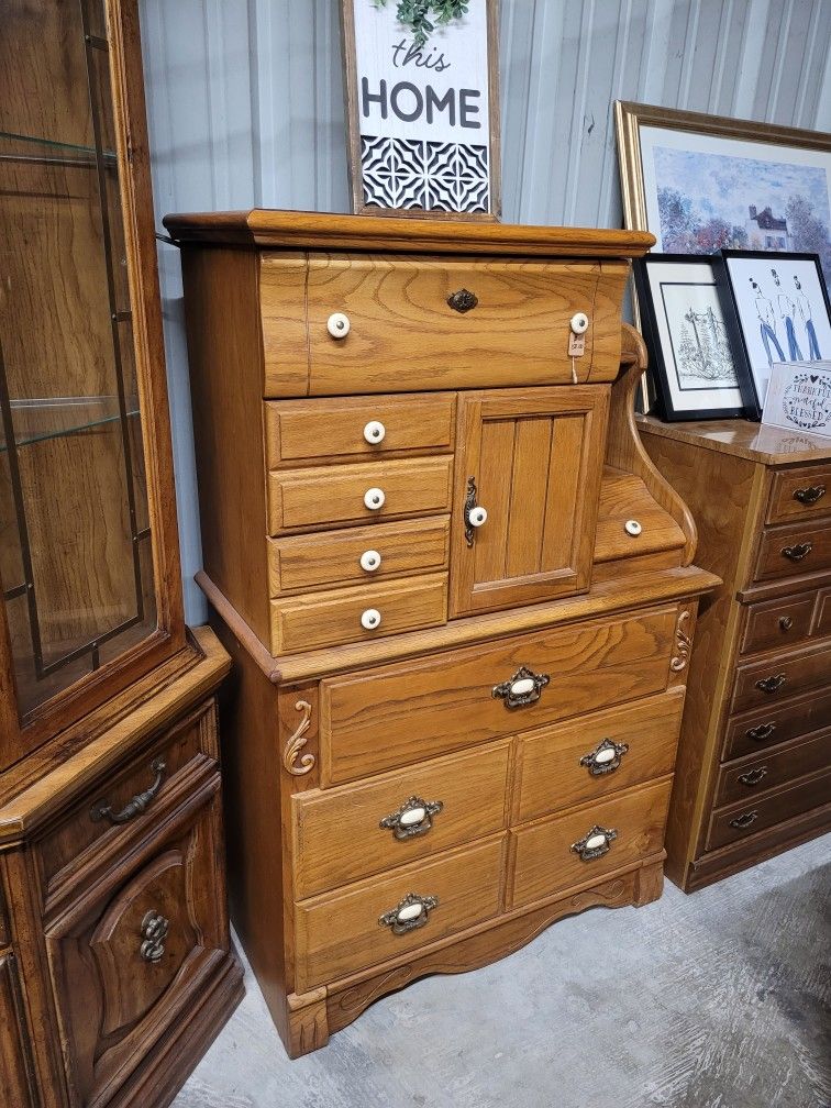 CHARMING DRESSER