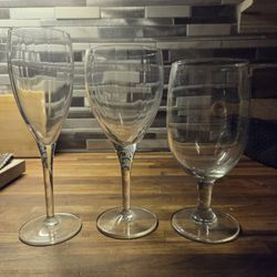 Set Of 12 Wine Glasses