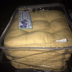 Set Of Four Chairs Seat Cushions Only $20 Firm