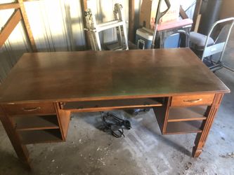 Extra nice Desk. Has built in plugs