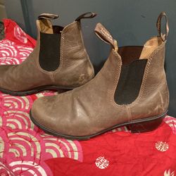Blundstone Heeled Chelsea Boot Size 10